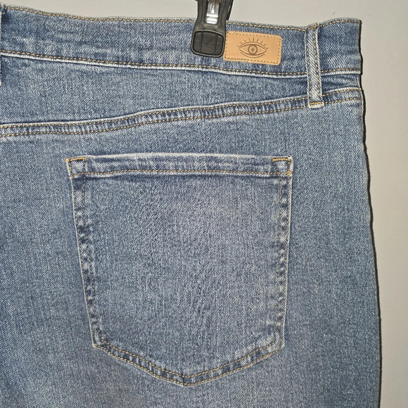 🆕Sofia Jeans by Sofia Vergara Women's Chi Shortie Shorts, Size 20 - NWT - Picture 6 of 12